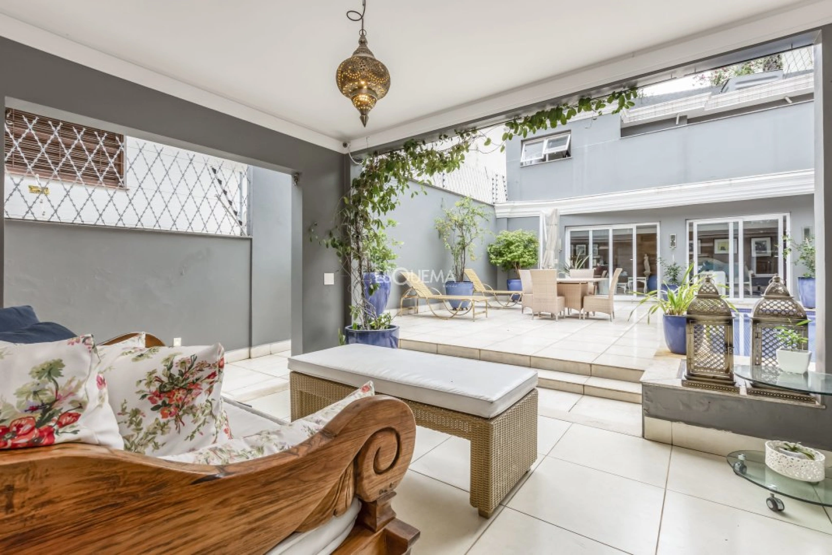 Casa reformada e com ambientes amplos - Imagem 4