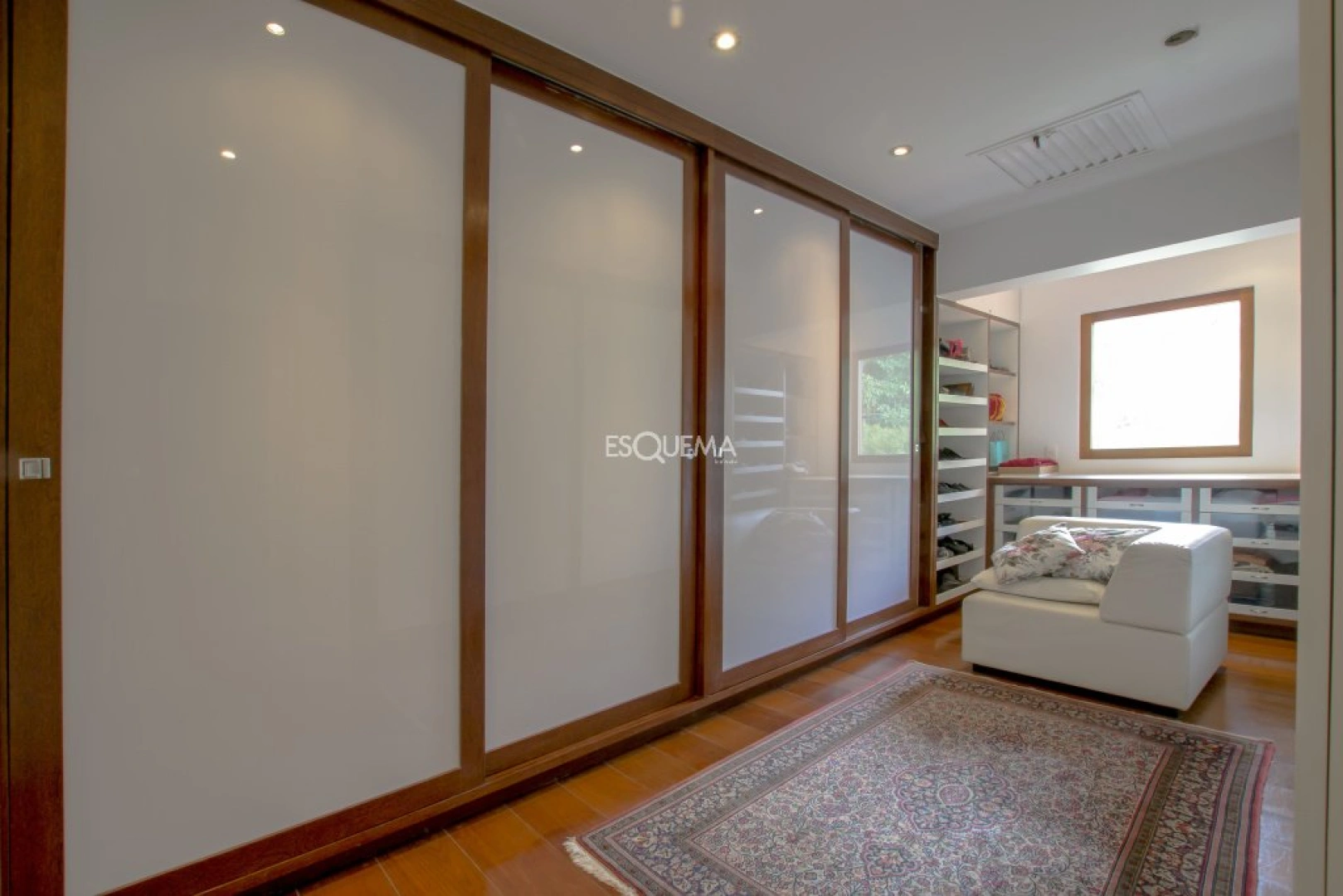 Casa reformada em região privilegiada - Imagem 11