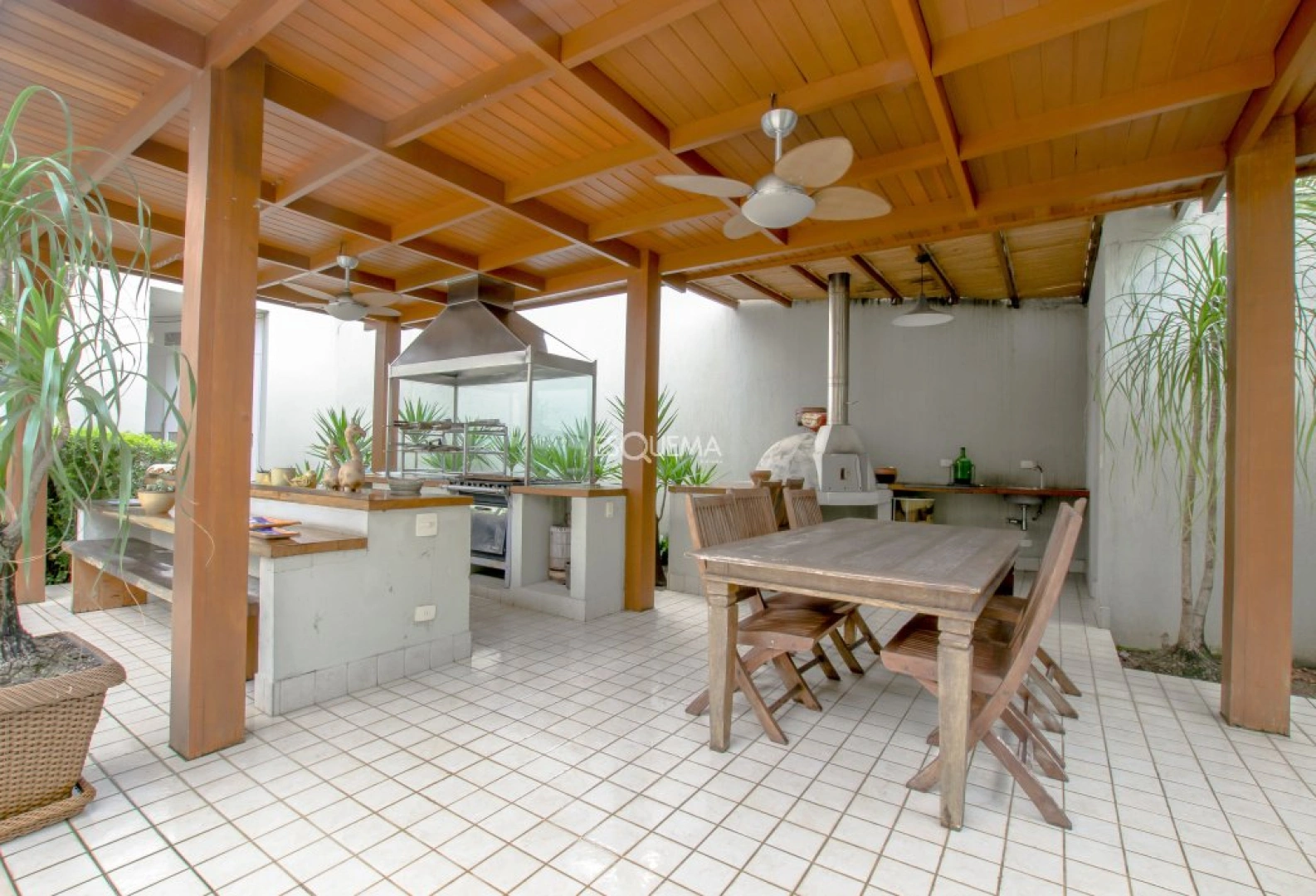 Casa reformada em região privilegiada - Imagem 12