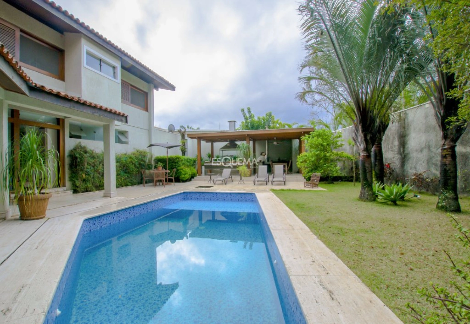 Casa reformada em região privilegiada - Imagem 1