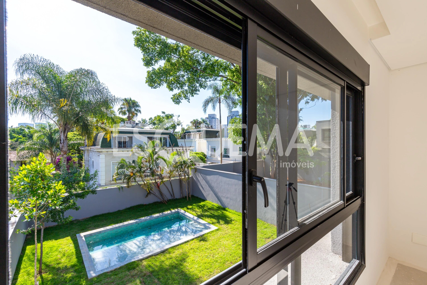 Casa em condomínio ampla e moderna - Imagem 12