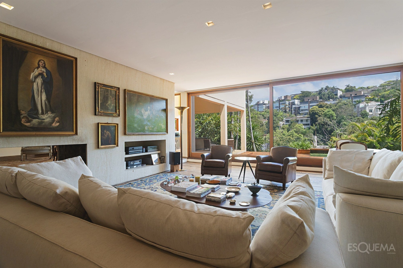 Casa de arquitetura moderna com vista aberta em rua arborizada - Imagem 5