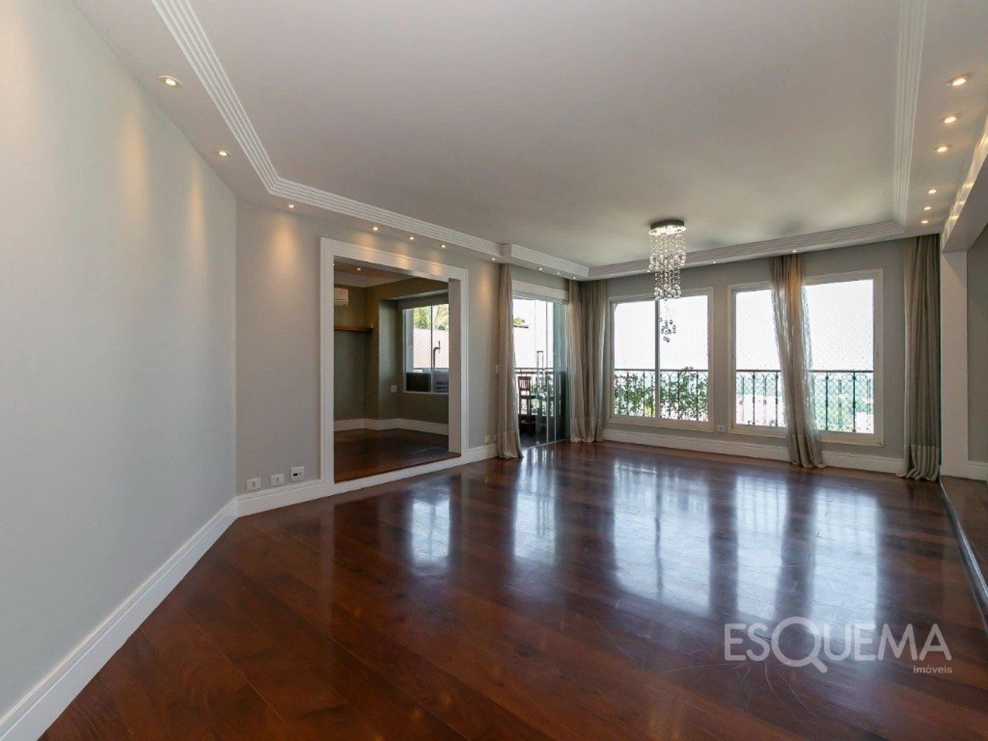 Apartamento reformado com vista aberta e 4 suítes - Imagem 2