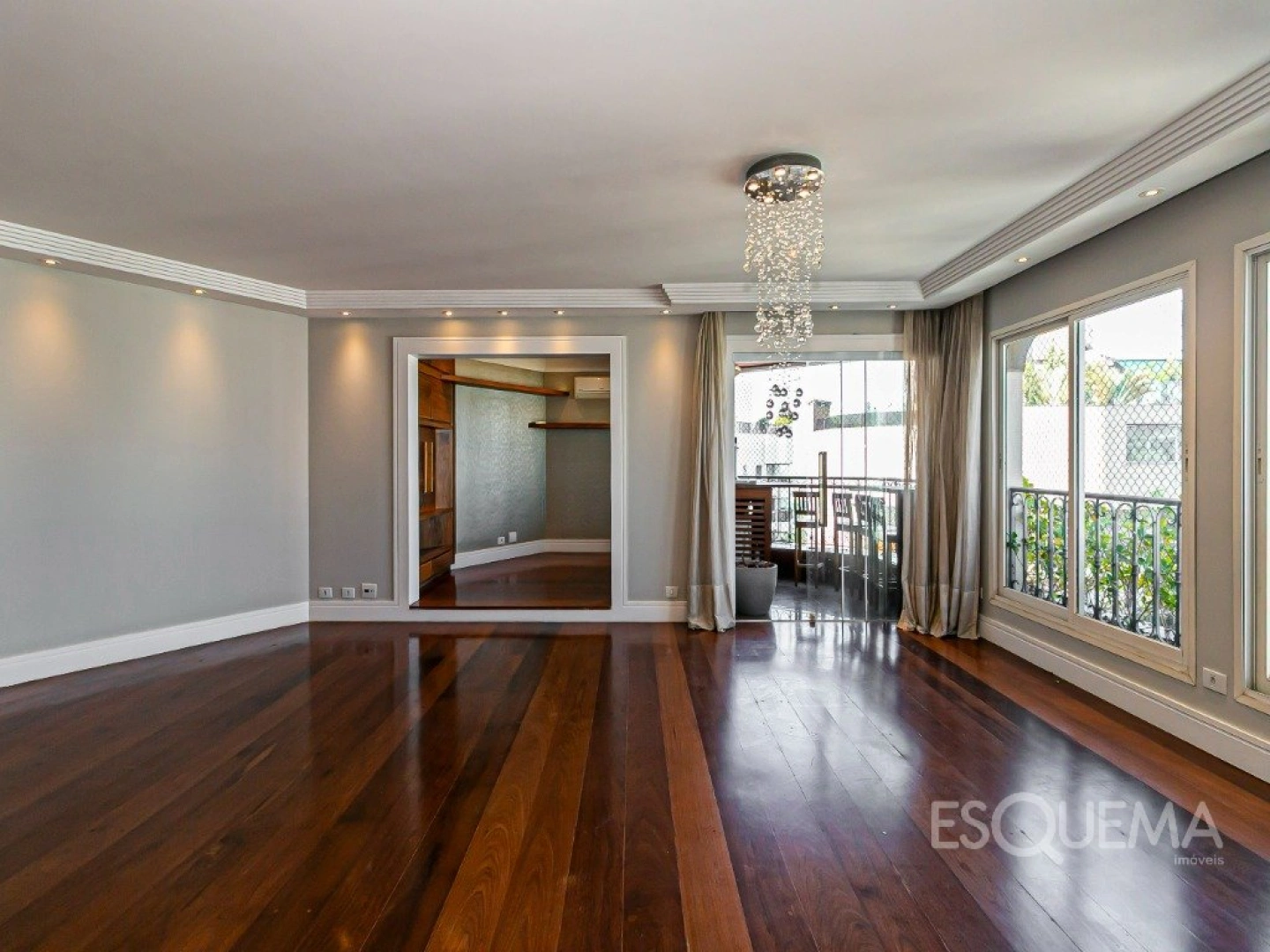 Apartamento reformado com vista aberta e 4 suítes - Imagem 4
