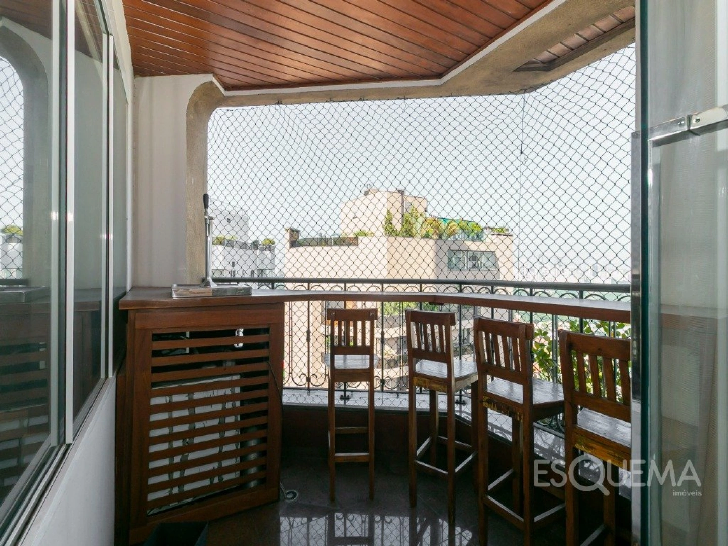 Apartamento reformado com vista aberta e 4 suítes - Imagem 7