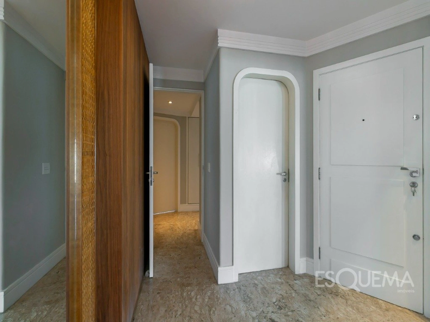 Apartamento reformado com vista aberta e 4 suítes - Imagem 8