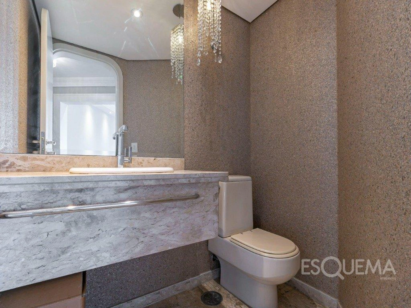 Apartamento reformado com vista aberta e 4 suítes - Imagem 9