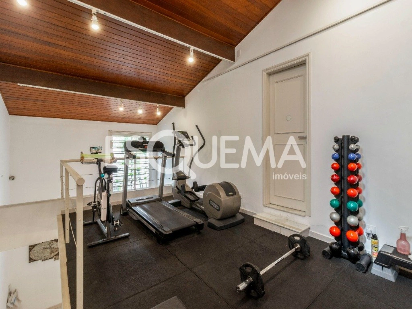 Casa em localização cobiçada - Imagem 11