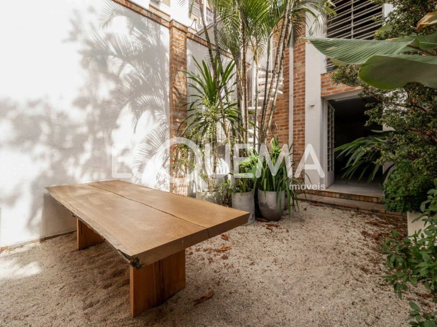 Casa em localização cobiçada - Imagem 8