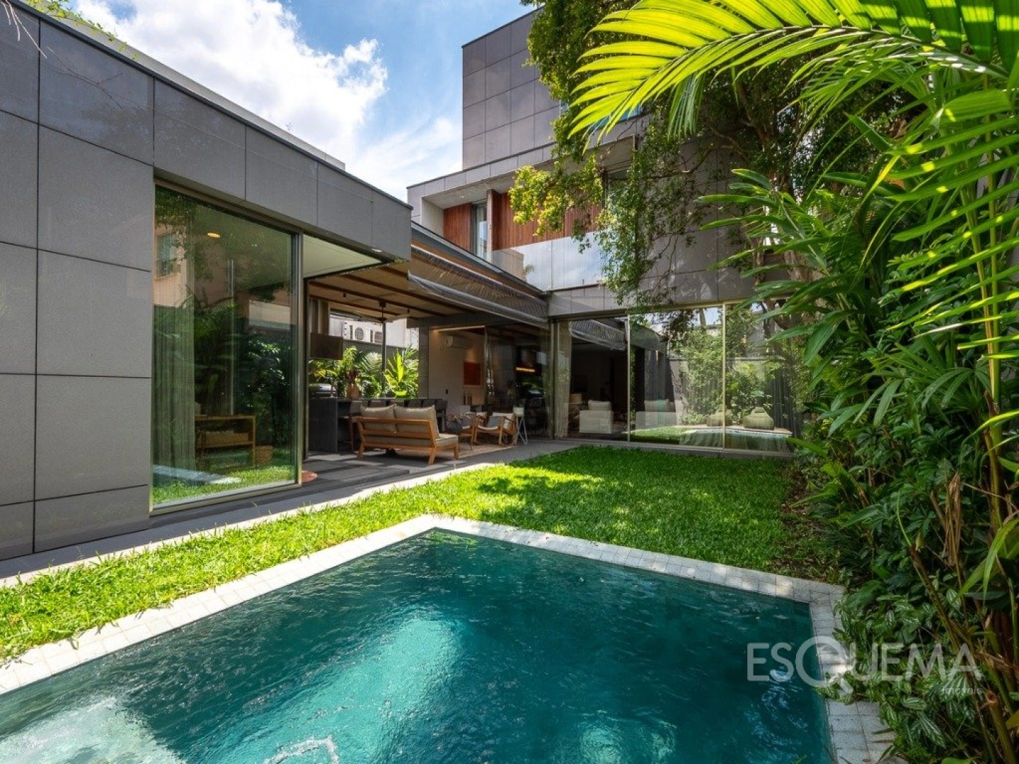 Casa reformada ao lado do Parque Ibirapuera - Imagem 1