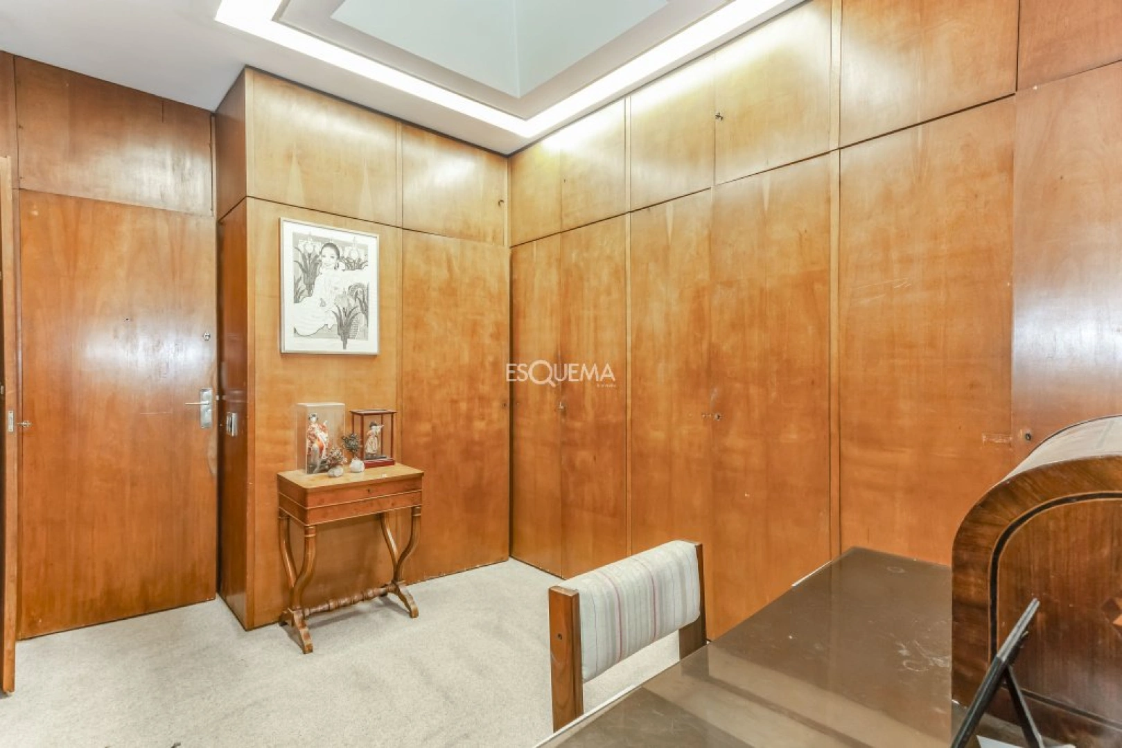 Casa projetada por Mauricio Kogan com amplo terreno e área de lazer - Imagem 11