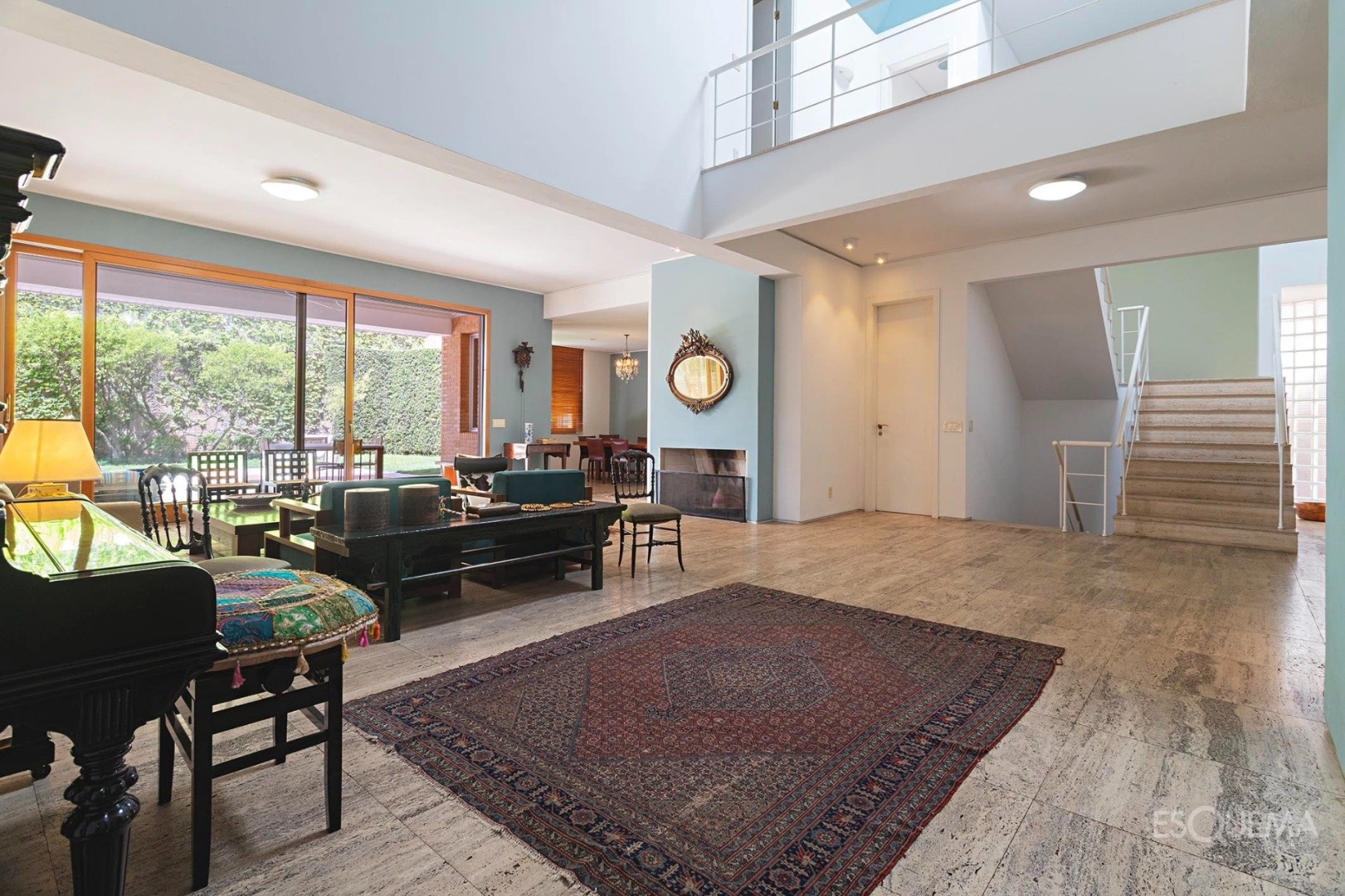 Casa com projeto assinado em rua fechada no Jardim América - Imagem 11