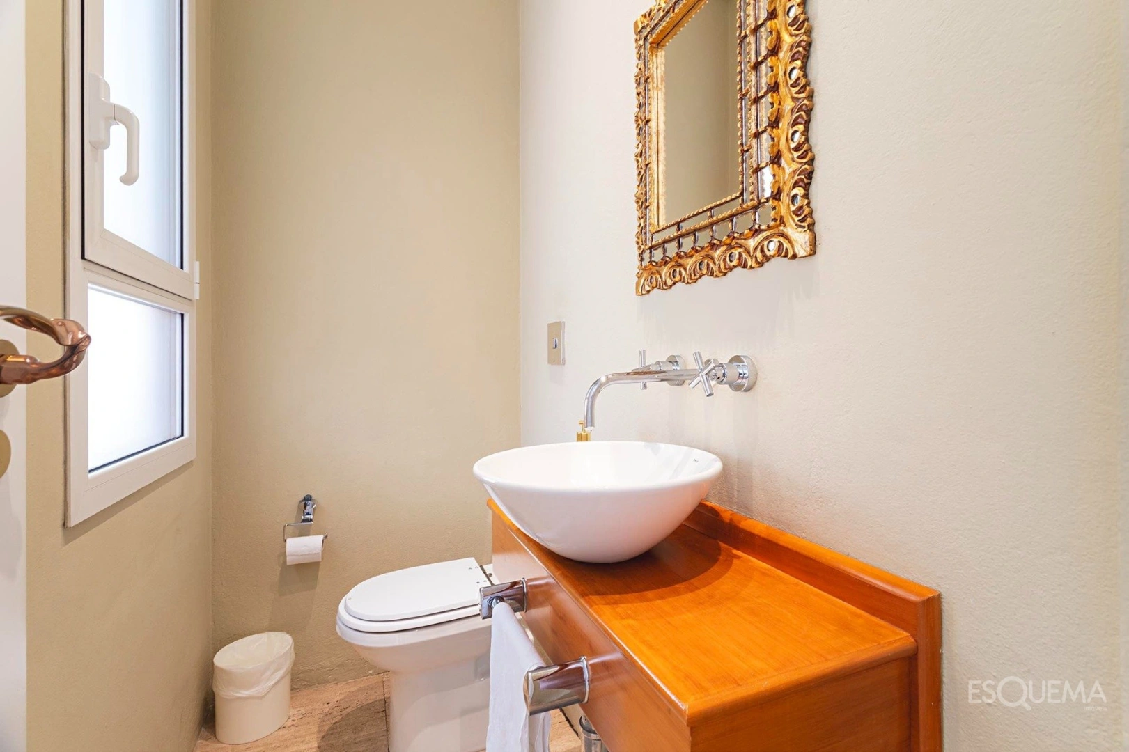 Casa com projeto assinado em rua fechada no Jardim América - Imagem 13