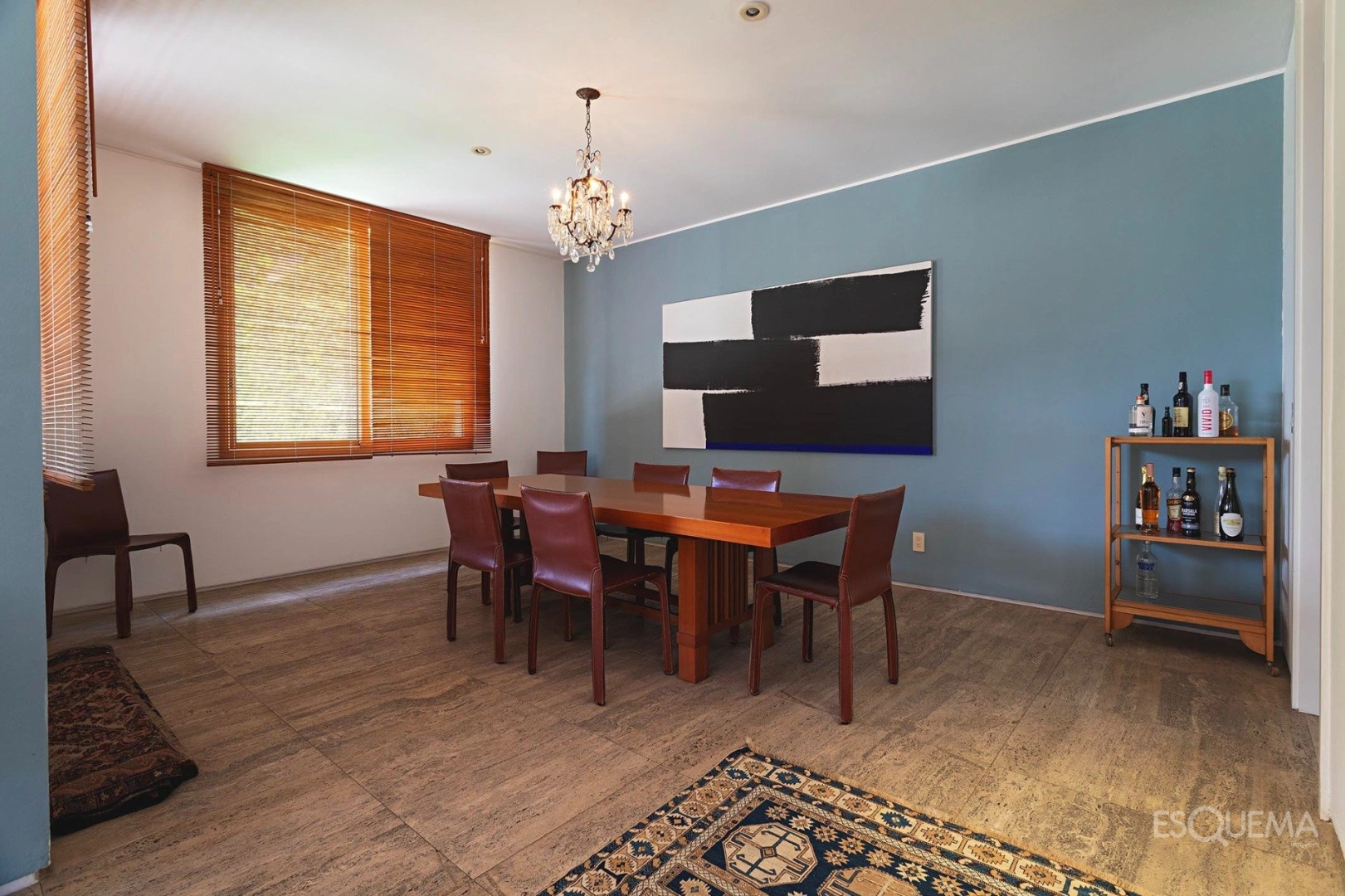 Casa com projeto assinado em rua fechada no Jardim América - Imagem 8