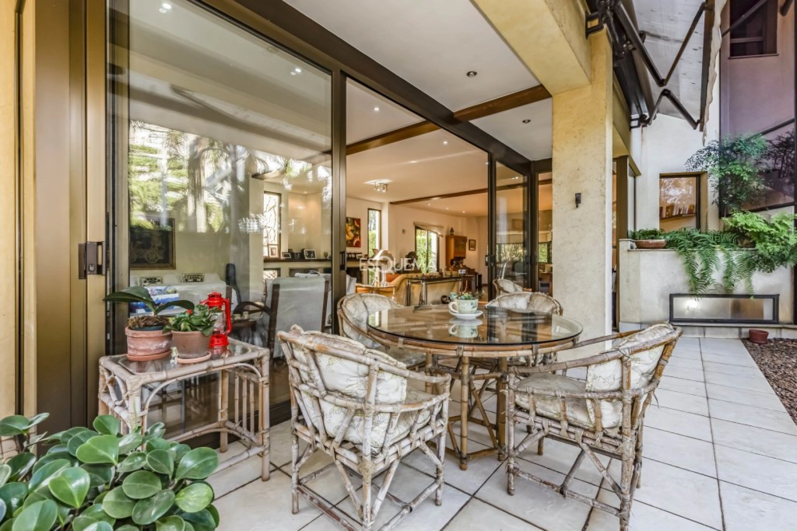 Casa em rua tranquila - Imagem 11
