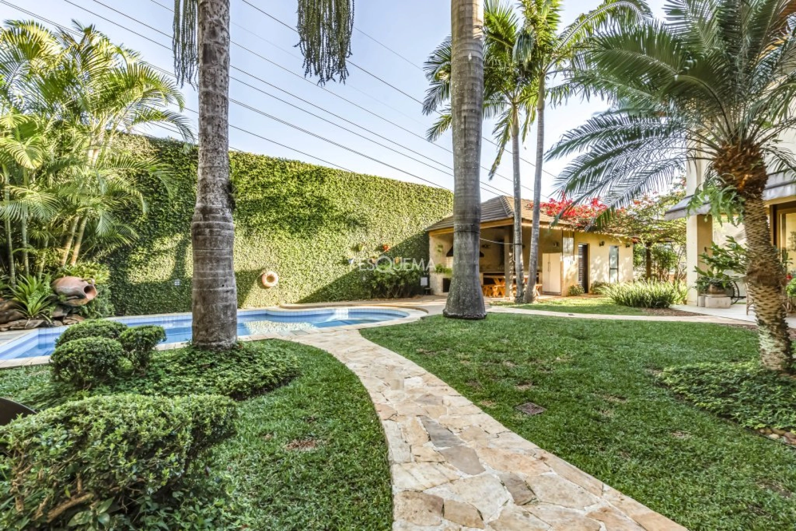 Casa em rua tranquila - Imagem 2