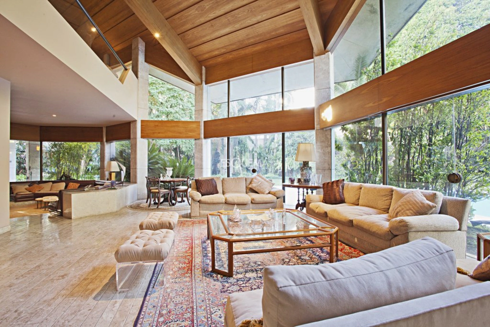 Casa em ótima localização - Imagem 1