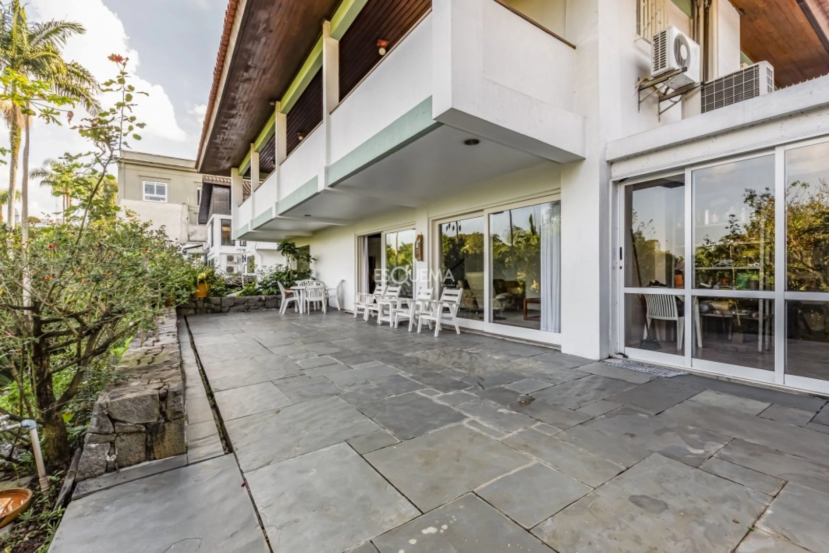 Casa para atualização com vista privilegiada - Imagem 2