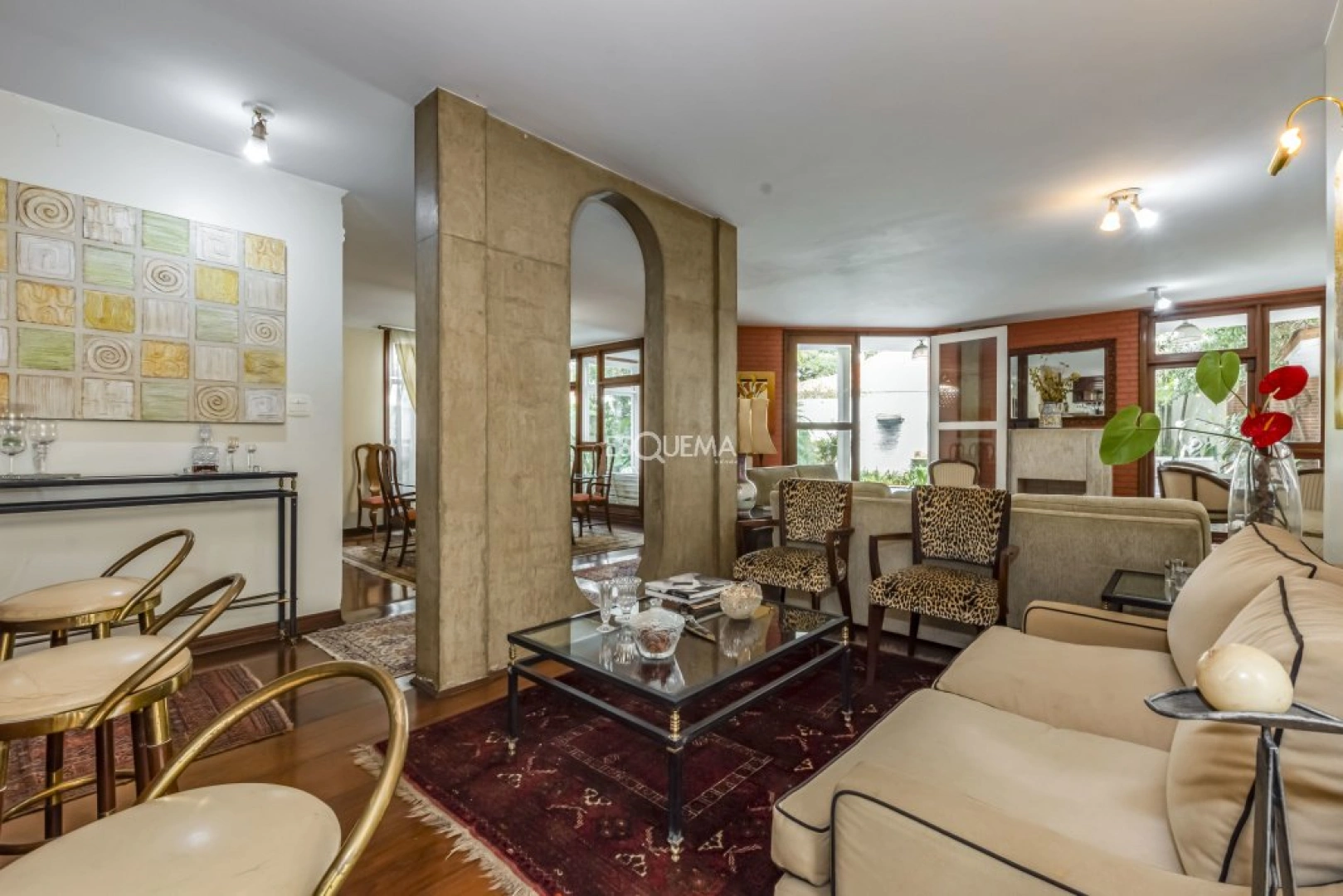 Casa com jardim e piscina - Imagem 10