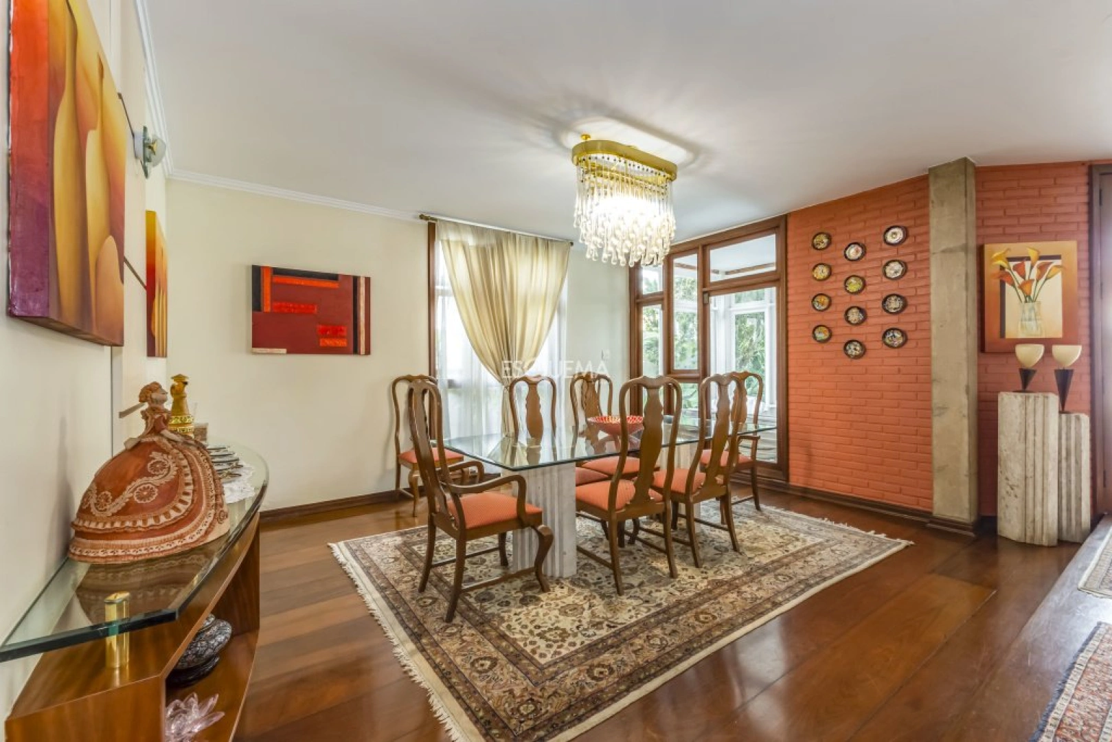 Casa com jardim e piscina - Imagem 13