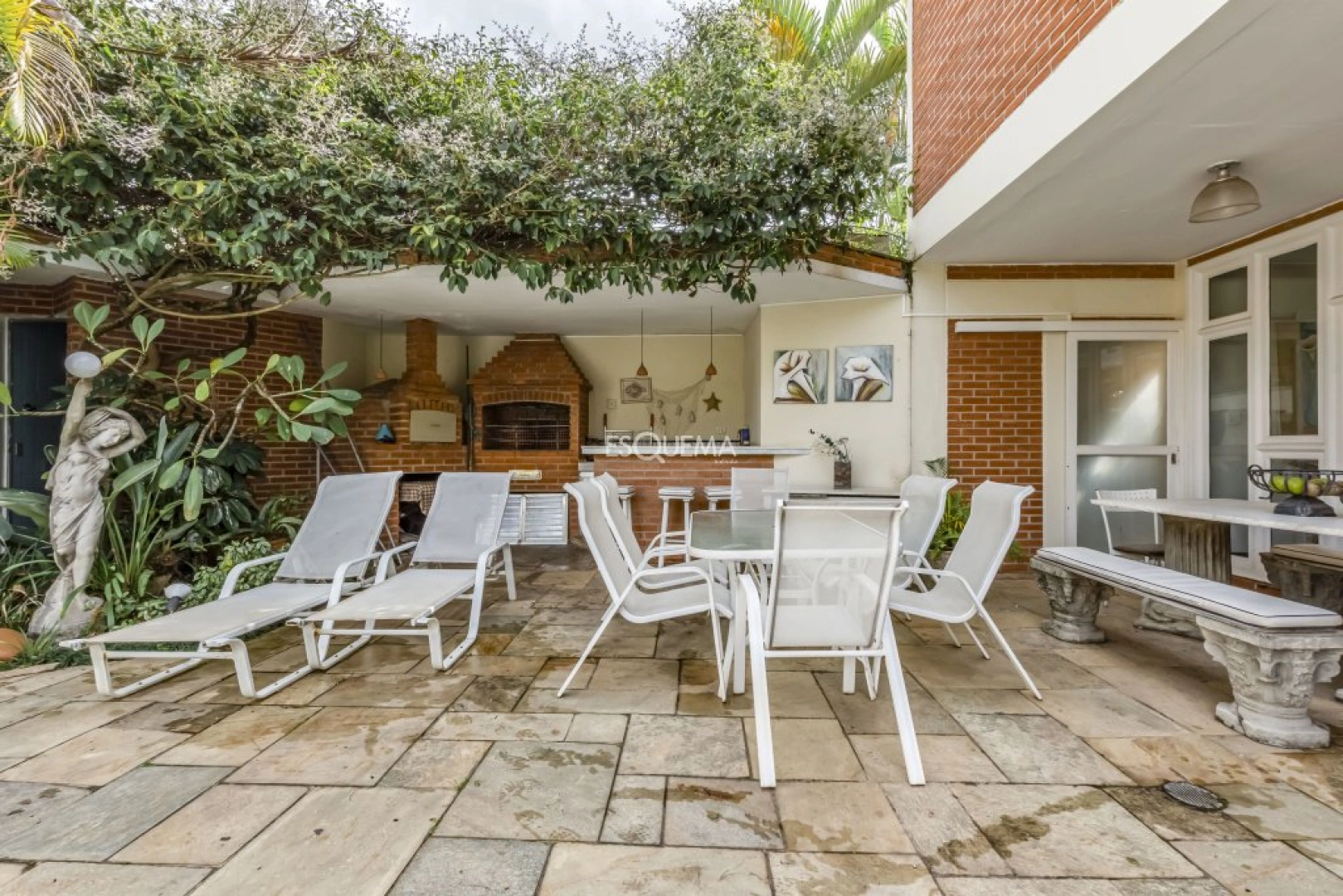 Casa com jardim e piscina - Imagem 6