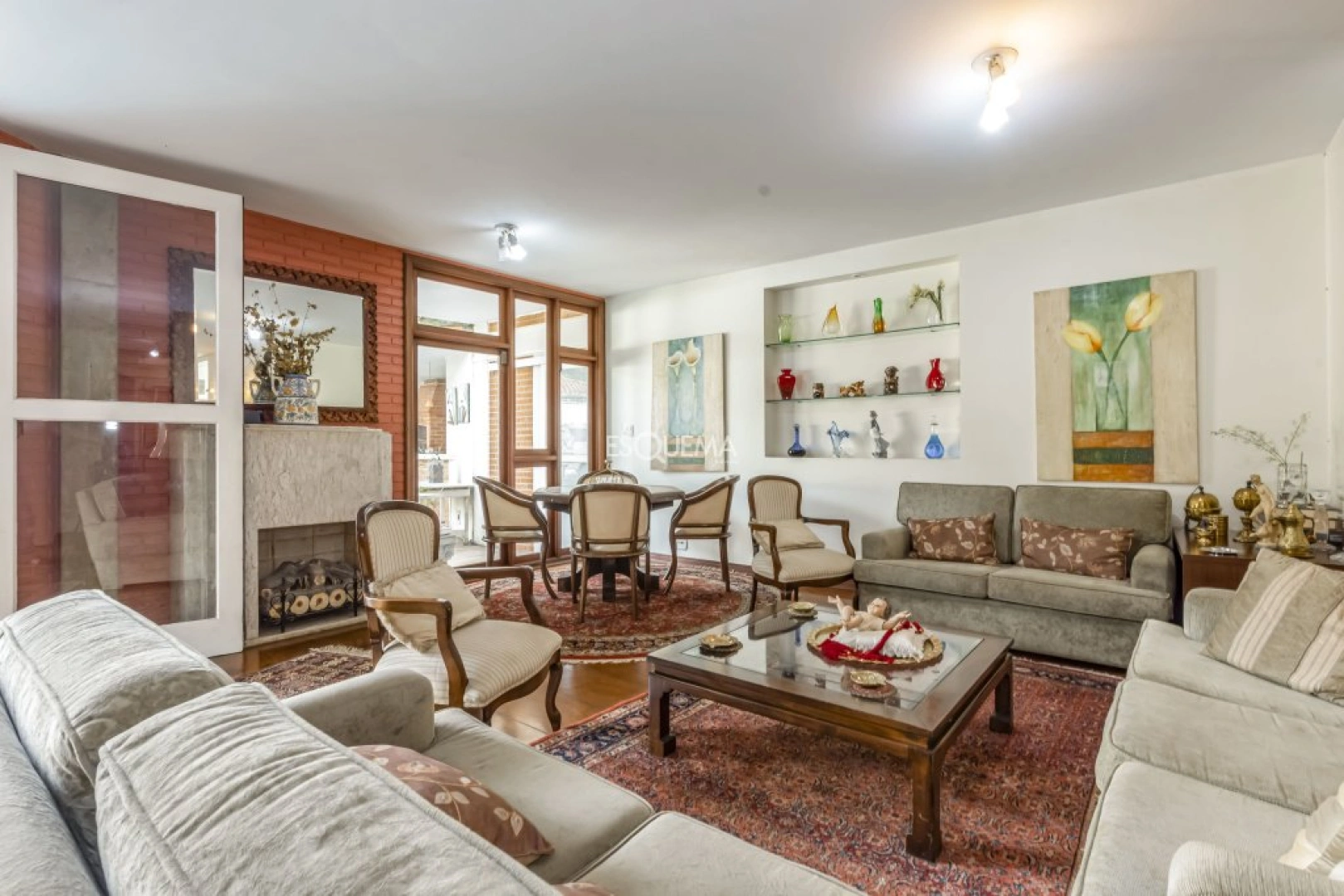 Casa com jardim e piscina - Imagem 9