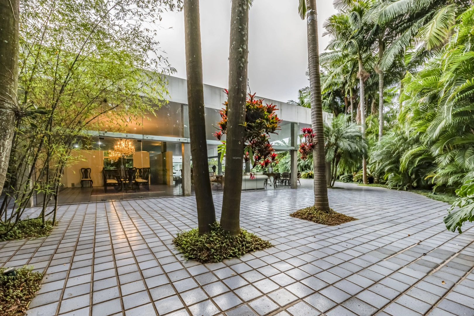 Casa moderna com projeto de Sergio Bernardes - Imagem 9