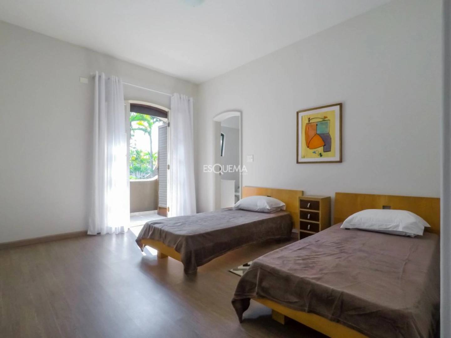 Casa imponente na melhor rua do bairro - Imagem 12