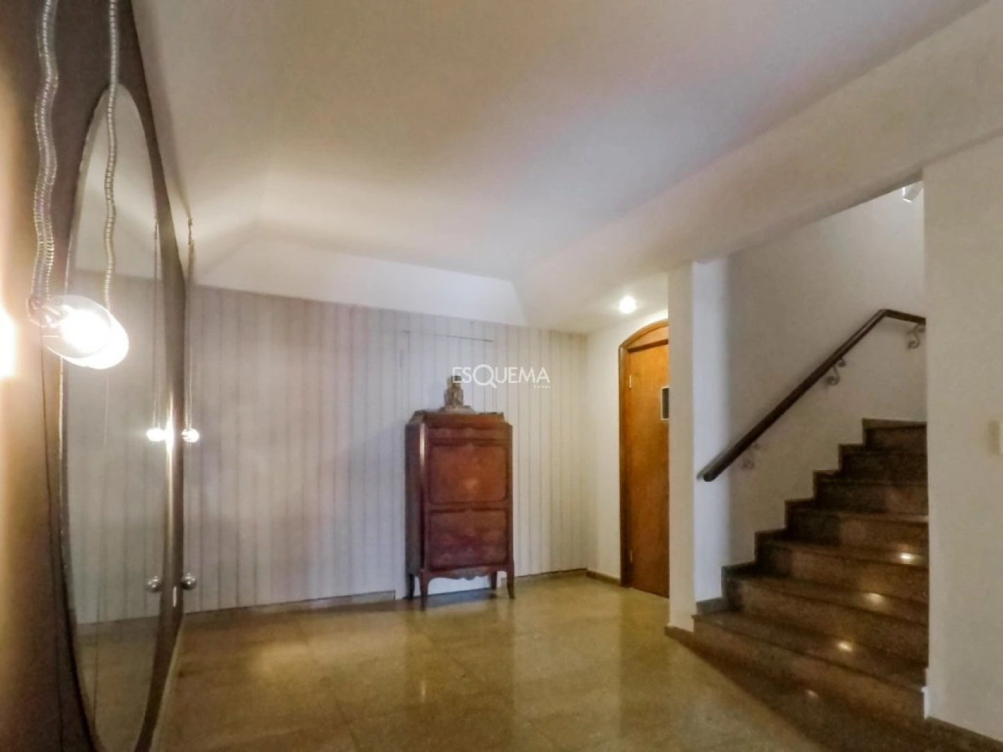 Casa imponente na melhor rua do bairro - Imagem 5
