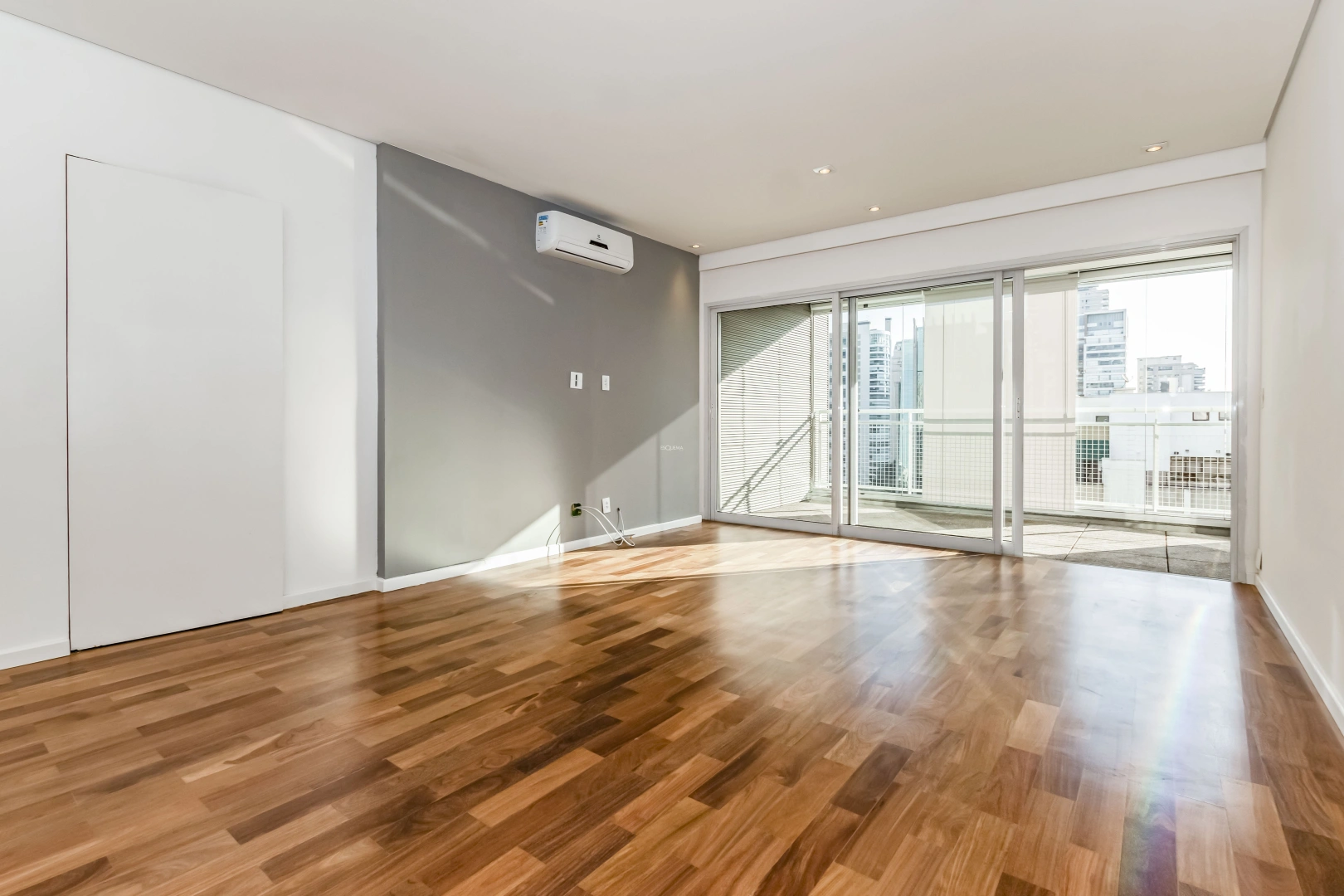 Apartamento ao lado da Avenida Brigadeiro Faria Lima - Imagem 1