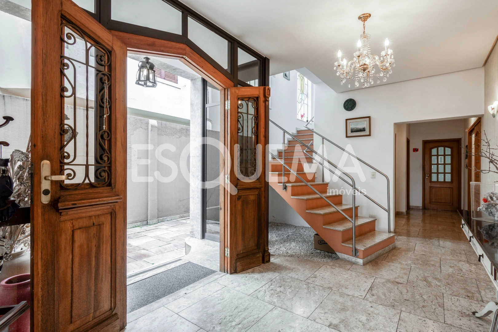 Casa modernizada em rua tranquila no Pacaembu - Imagem 10