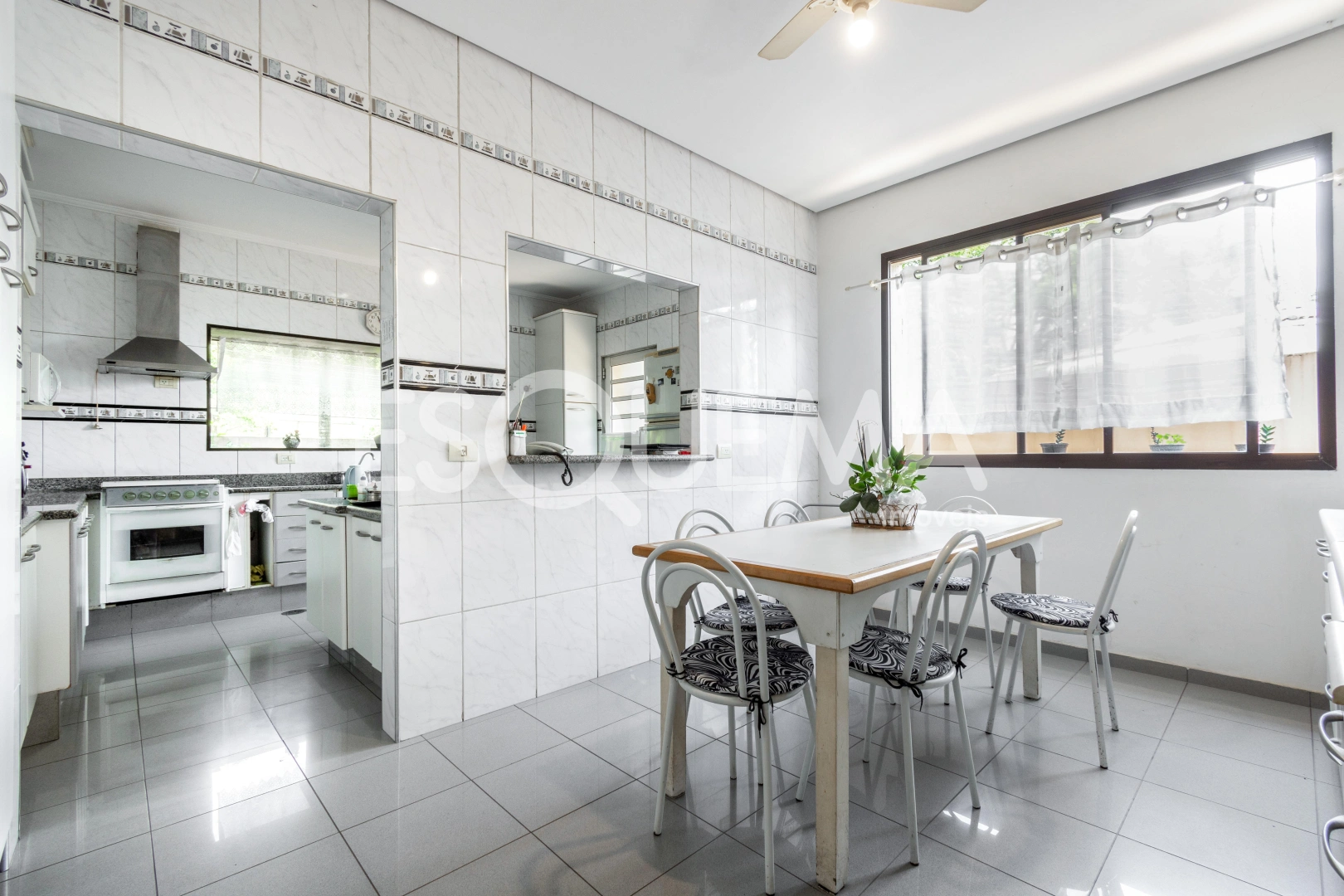 Casa modernizada em rua tranquila no Pacaembu - Imagem 12