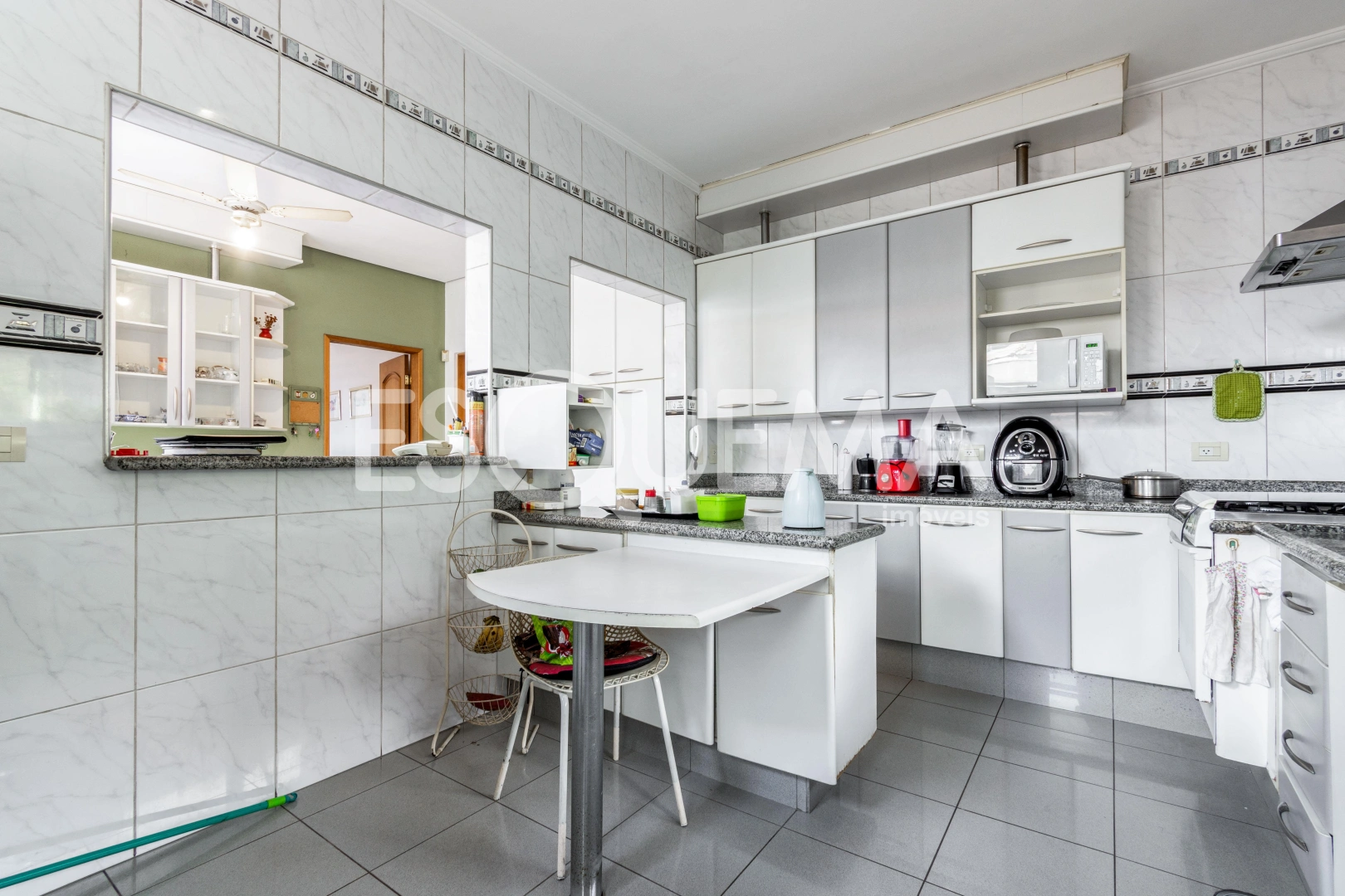 Casa modernizada em rua tranquila no Pacaembu - Imagem 13