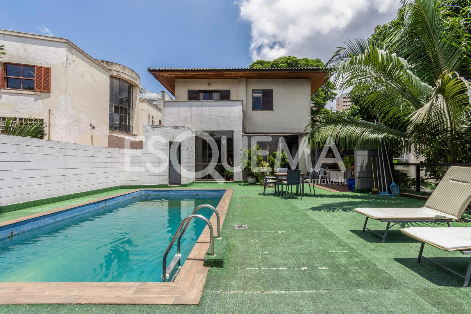 Casa modernizada em rua tranquila no Pacaembu - Imagem 1
