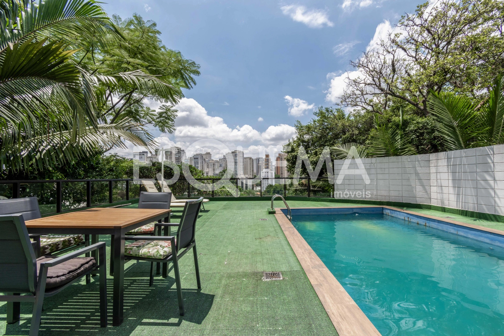 Casa modernizada em rua tranquila no Pacaembu - Imagem 2