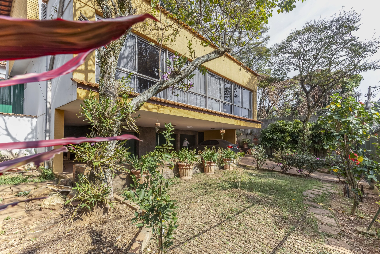 Casa na melhor localização do bairro - Imagem 1