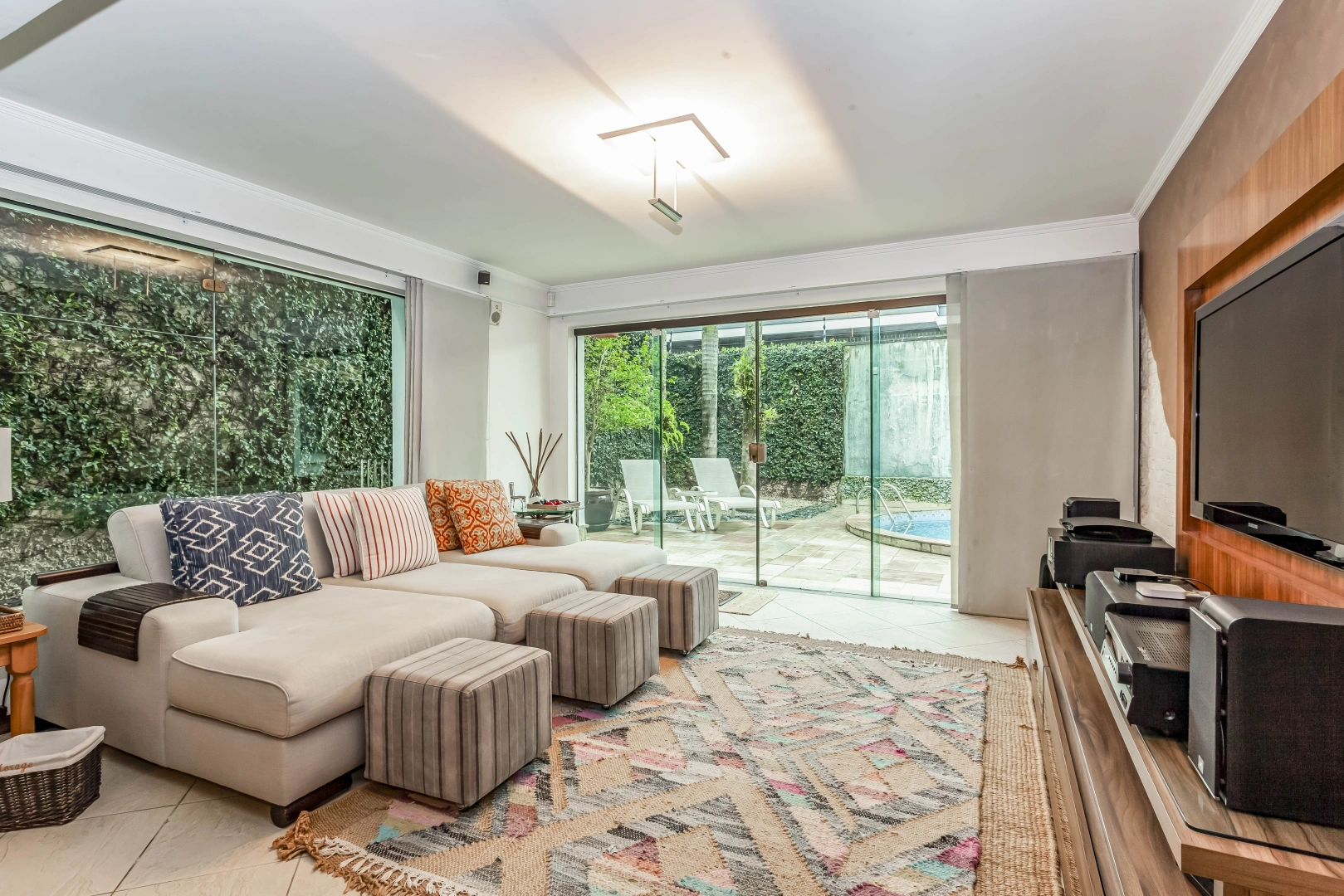 Casa com lazer privativo - Imagem 3