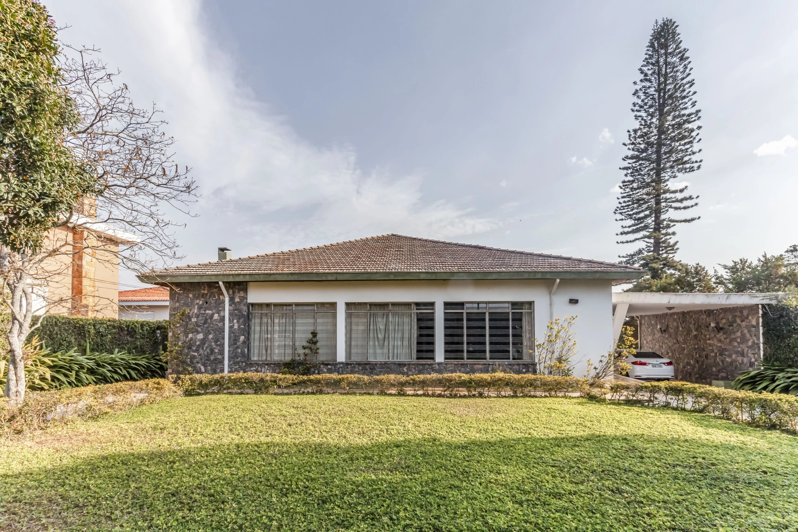 Amplo terreno com casa térrea - Imagem 3