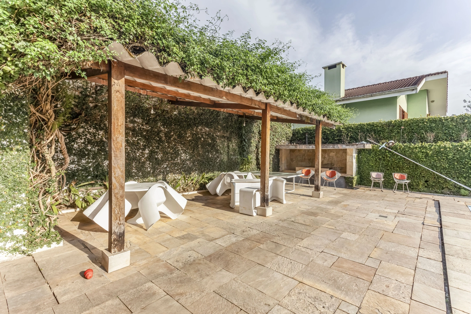 Amplo terreno com casa térrea - Imagem 4