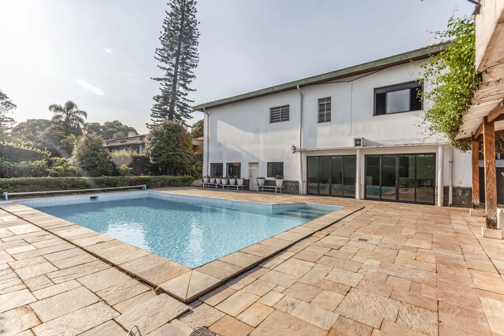 Amplo terreno com casa térrea - Imagem 6