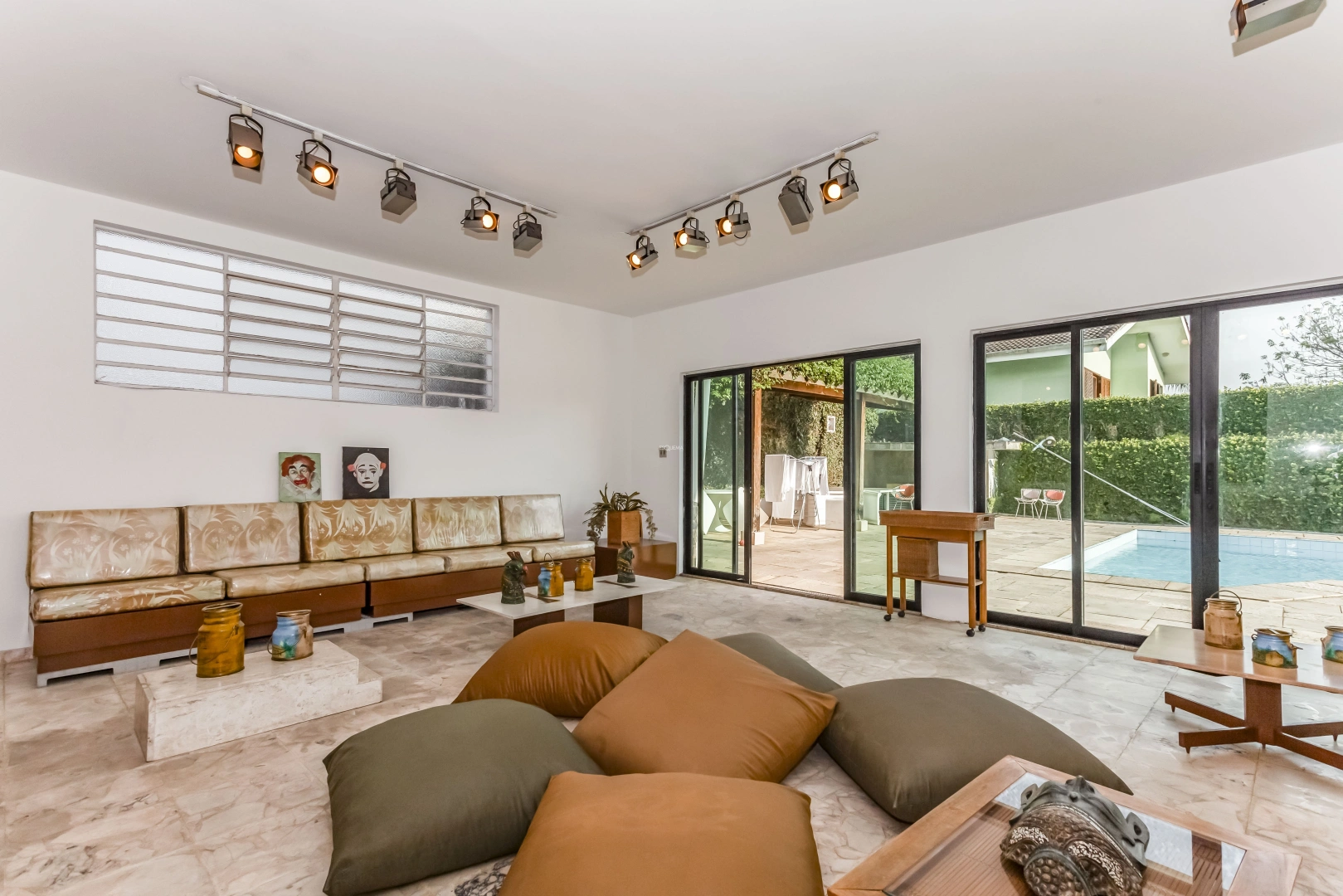 Amplo terreno com casa térrea - Imagem 7