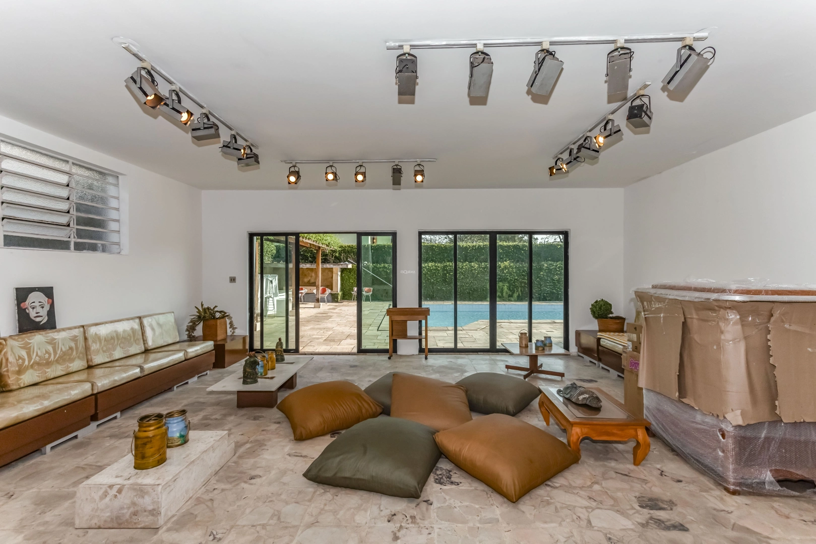 Amplo terreno com casa térrea - Imagem 8