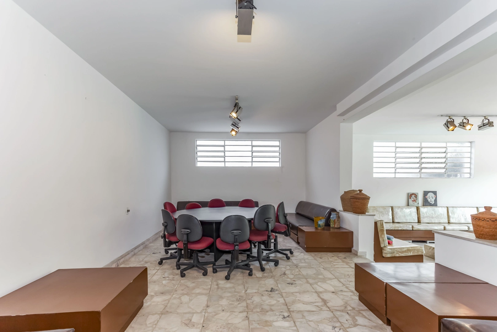 Amplo terreno com casa térrea - Imagem 9