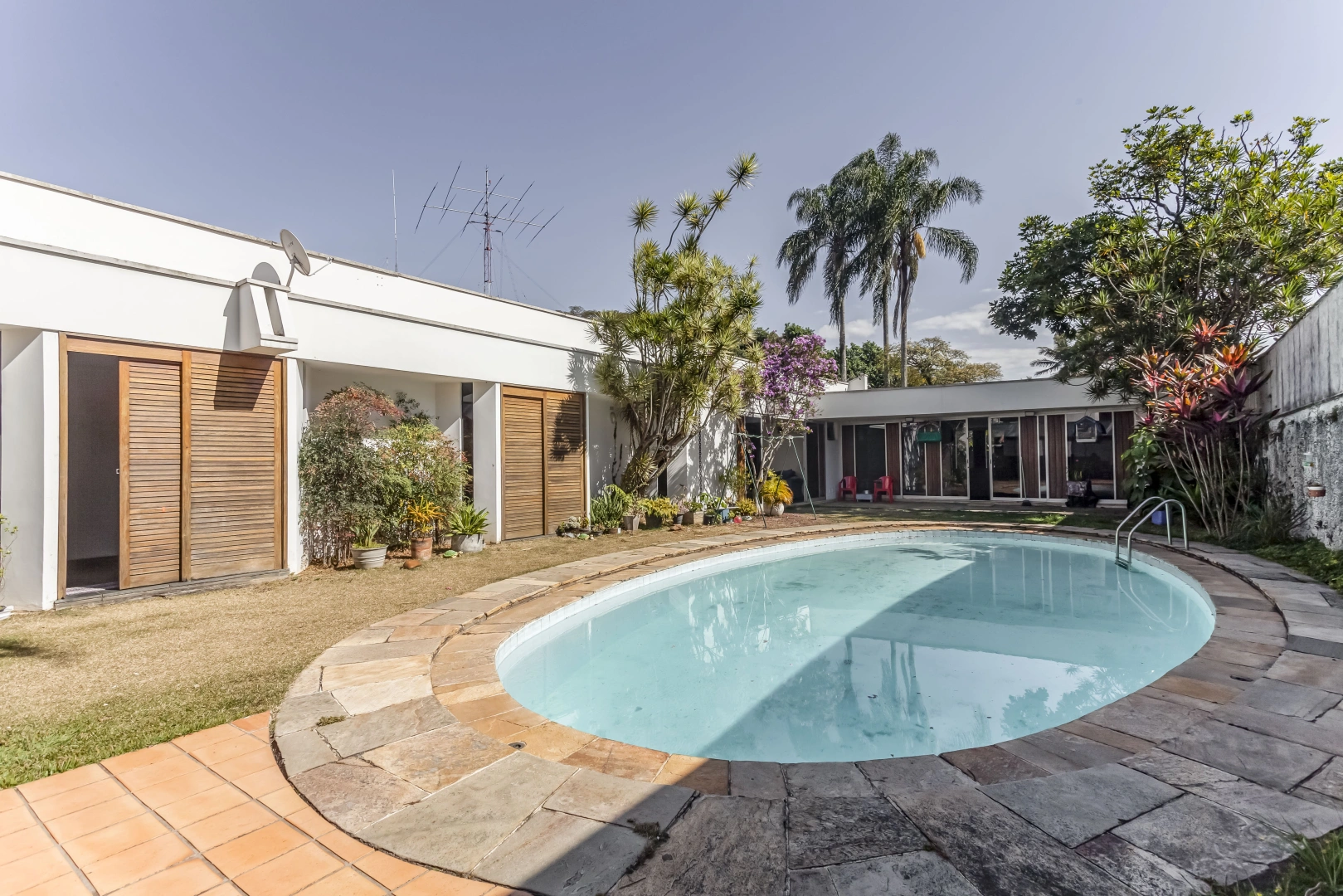 Casa com projeto moderno - Imagem 1