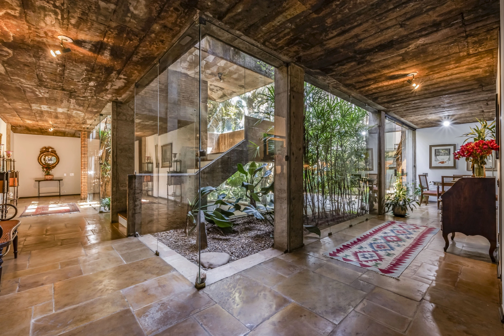 Casa moderna com projeto de Carlos Bratke - Imagem 11