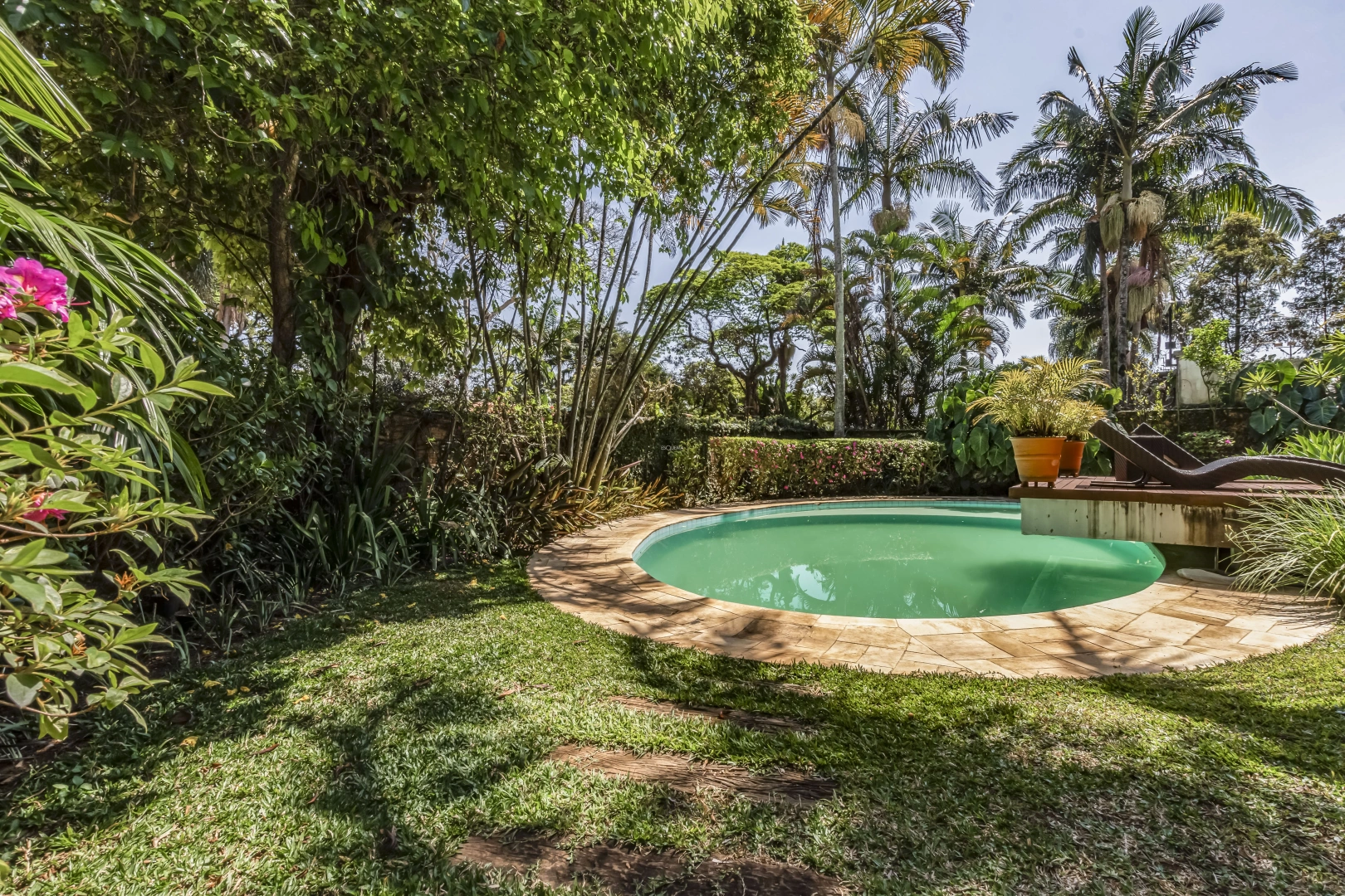 Casa moderna com projeto de Carlos Bratke - Imagem 12