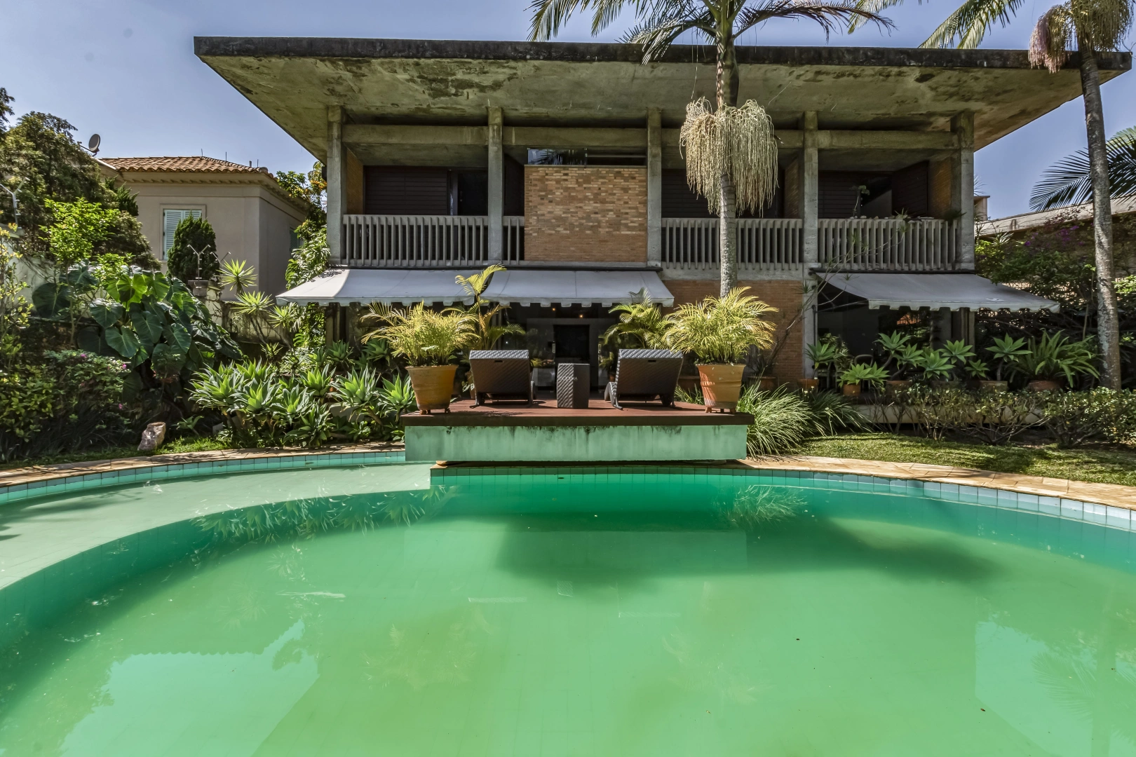 Casa moderna com projeto de Carlos Bratke - Imagem 1
