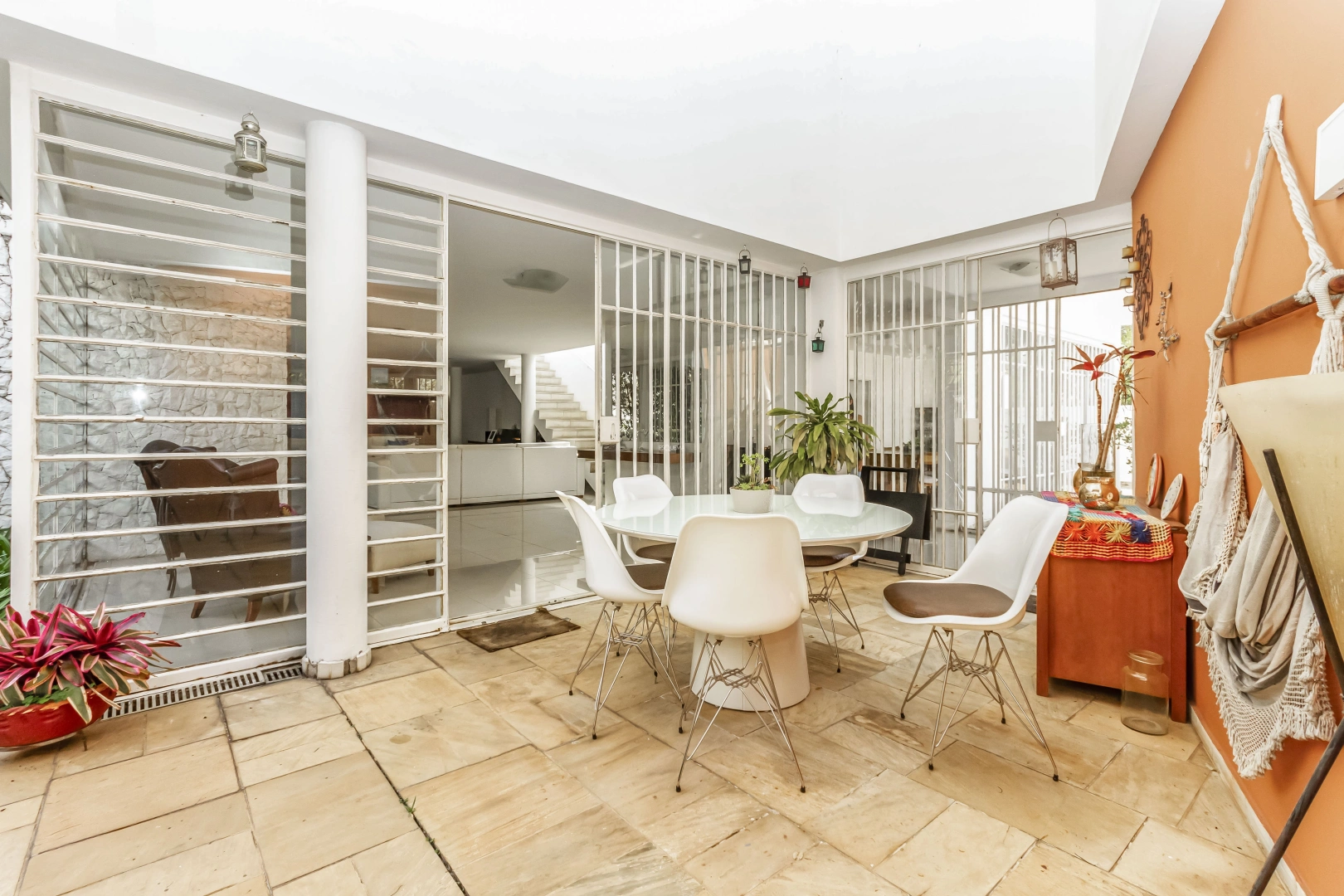 Casa em rua arborizada e tranquila - Imagem 10