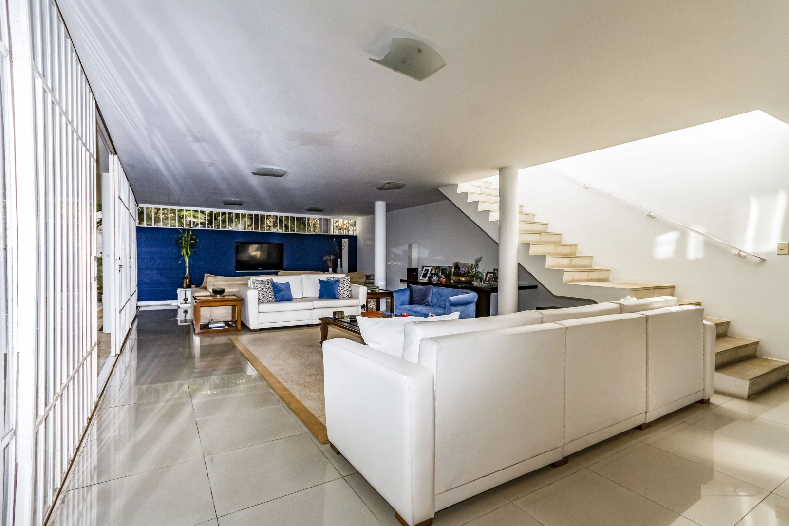 Casa em rua arborizada e tranquila - Imagem 2