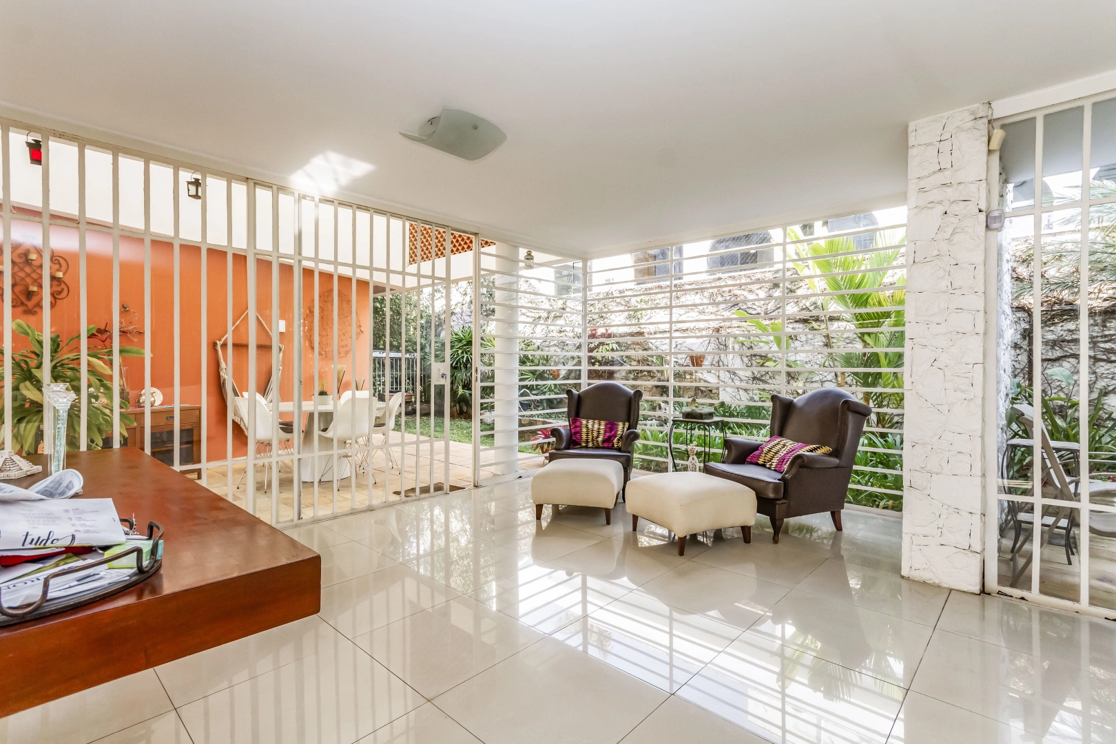 Casa em rua arborizada e tranquila - Imagem 3